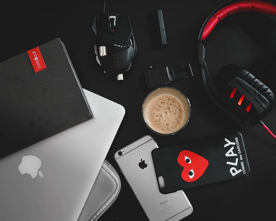 macbook-pro-coffee-mouse-phone